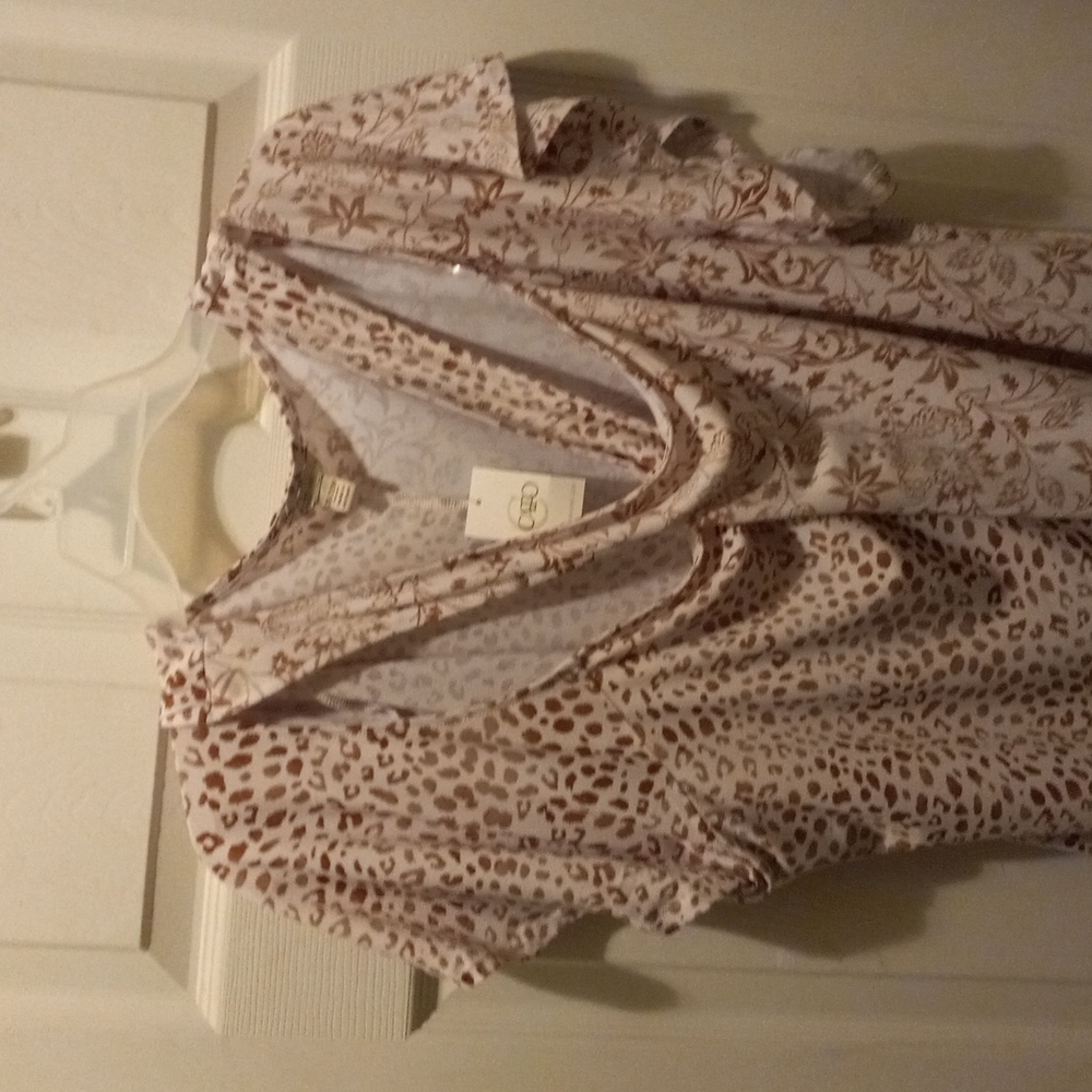 Cold Shoulder - Picture 3 of 3